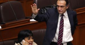 En la imagen, el congresista peruano Héctor Becerril, portavoz del partido fujimorista Fuerza Popular. EFE/Archivo