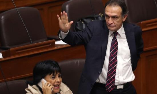 En la imagen, el congresista peruano Héctor Becerril, portavoz del partido fujimorista Fuerza Popular. EFE/Archivo