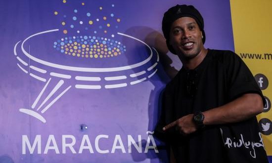 Ronaldinho Gaúcho, que debutó como profesional en 1998 con el Gremio y pasó por clubes como el PSG francés, el Barcelona español, el Milán italiano y el Querétaro mexicano, ganó con Brasil el Mundial de 2002 de Corea del Sur y Japón. EFE/Archivo