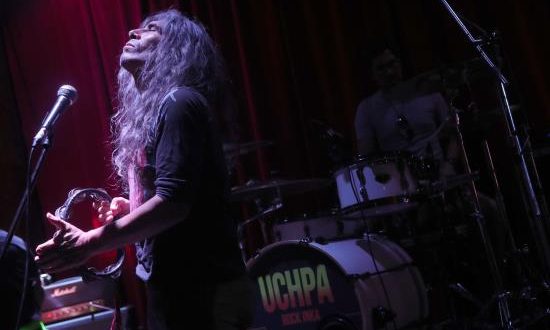 Fotografía tomada el 29 de marzo del 2019 al vocalista del grupo musical Uchpa , Fredy Ortiz, durante una prueba de sonido previa a un concierto en el Centro Cultural La Noche de la ciudad de Lima ( Perú ) . EFE