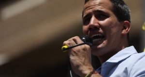 El jefe del Parlamento, Juan Guaidó, arrancó este sábado lo que ha denominado como la "fase definitiva" de su plan para lograr la salida del gobernante Nicolás Maduro del poder, y convocó a nuevas manifestaciones para el próximo miércoles en todo el país.