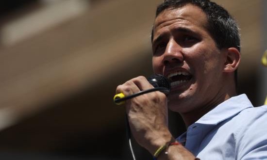 El jefe del Parlamento, Juan Guaidó, arrancó este sábado lo que ha denominado como la "fase definitiva" de su plan para lograr la salida del gobernante Nicolás Maduro del poder, y convocó a nuevas manifestaciones para el próximo miércoles en todo el país.