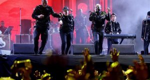 Miembros de la orquesta de colombiana de salsa Grupo Niche fueron registrados este sábado, durante el Festival Estéreo Picnic, en el municipio de Briceño (Cundinamarca, Colombia). EFE