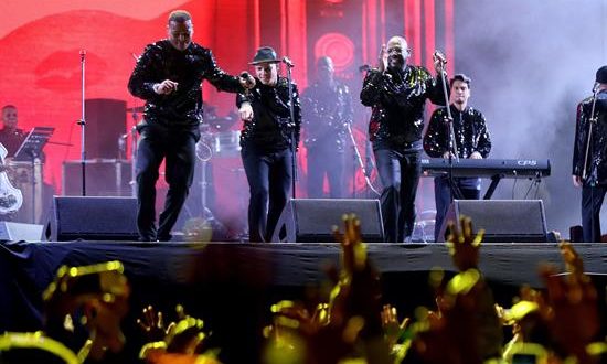 Miembros de la orquesta de colombiana de salsa Grupo Niche fueron registrados este sábado, durante el Festival Estéreo Picnic, en el municipio de Briceño (Cundinamarca, Colombia). EFE