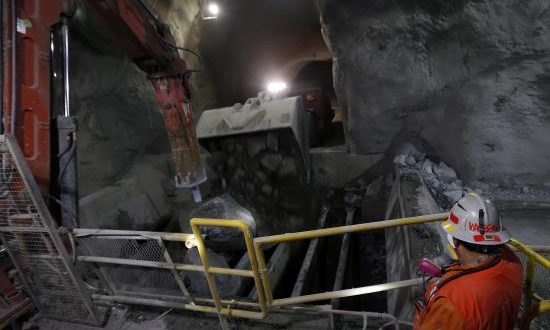 El yacimiento tiene reservas calculadas en 7,5 millones de toneladas de cobre, de las que 452.000 fueron extraídas en 2018, lo que supone un 2 % de las 20 millones de toneladas que se produjeron a nivel mundial y un 18,8 % de las 2,4 millones de toneladas que aportó Perú, el segundo productor mundial de cobre, plata y zinc. EFE/Archivo