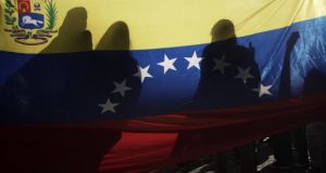 Refugees International señaló que una media de 5.000 venezolanos abandonan el país cada día y que cada vez más personas mayores, discapacitadas y menores de edad intentan cruzar las fronteras y buscar asilo. EFE/Archivo