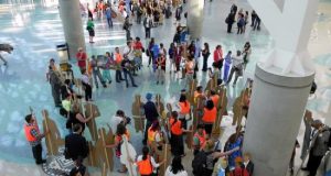 El informe refleja cuatro años consecutivos de crecimiento en los índices de tenencia de casa propia y tres años consecutivos de aumento del ingreso, sumado a la menor tasa de pobreza registrada desde 1972, cuando la Dirección del Censo comenzó a publicar esta información. EFE/Archivo