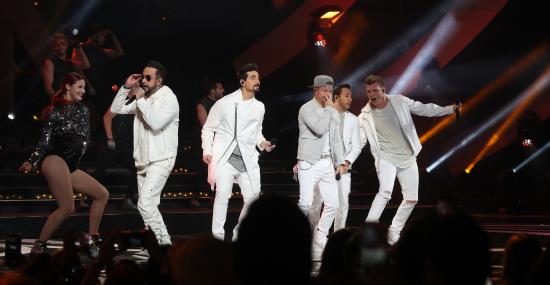 Los Backstreet Boys, la "boy band" más exitosa de la historia, con más de 130 millones de discos vendidos, son los protagonistas de una nueva exposición que organiza el museo de los Grammy desde hoy hasta el 2 de septiembre en conmemoración de los más de 25 años de carrera del grupo.