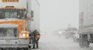 La tormenta, una "bomba ciclónica" similar a la que atravesó la misma región el pasado 13 de marzo, dejando daños millonarios y al menos cuatro muertos, descargó gran cantidad de nieve principalmente en Nebraska y Dakota del Sur, estados que aún no se han recuperado de las inundaciones provocadas por la tormenta anterior. EFE/Archivo