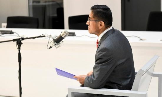 El exjuez peruano César Hinostraza, durante la vista pública celebrada ayer en la Audiencia Nacional. EFE