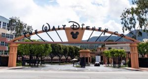 Vista de la entrada de los estudios de Disney en Burbank, California (EE.UU.). EFE/Archivo