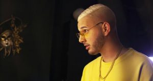 Fotografía promocional cedida por Imagine It Media donde aparece el cantante puertorriqueño Cauty, una de las nuevas promesas del género urbano latino, quien lanzó este viernes su nuevo sencillo "Lola", que espera tener el mismo éxito de "Ta' To' Gucci" (remix), que alcanzó las 100 millones de vistas en YouTube. En entrevista telefónica con Efe, Christian Daniel Mojica -nombre verdadero del artista de 25 años-, explicó que el título de "Lola" proviene de la canción infantil "Se murió Lola", que incluye la frase "Lola mento". EFE/Imagine It Media