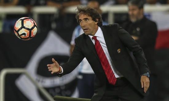 El entrenador Guillermo Almada, de Barcelona de Guayaquil. EFE/Archivo