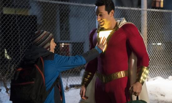 Fotograma cedido por Warner Bros. donde aparece Jack Dylan Grazer (i) como Freddy Freeman y Zachary Levi (d) como Shazam, durante una escena de la nueva película del universo cinematográfico de DC Comics, "Shazam!". EFE/ Steve Wilkie/ Warner Bros.