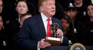 El presidente estadounidense, Donald Trump, pronuncia un discurso durante una ceremonia del Proyecto Herido del Guerrero (WWP) en la Casa Blanca este jueves, en Washington, Estados Unidos. EFE