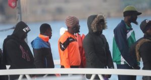 La evacuación de un primer grupo de refugiados que se encontraban en Libia ha conseguido completarse hoy con su llegada a la vecina Níger, anunció la Agencia de Naciones Unidas para los Refugiados (ACNUR), que llevó cabo la operación. EFE/Archivo