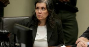 En la imagen, Louise Turpin, quien, junto a su esposo David Turpin (fuera de cuadro), mantuvo secuestrados a sus 13 hijos en condiciones insalubres. EFE/Archivo