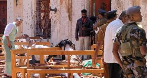 Al menos 187 personas murieron, entre ellas 9 extranjeros, y unas 469 resultaron heridas este domingo tras una serie de explosiones en tres hoteles de lujo y tres iglesias en Sri Lanka, donde numerosos fieles celebraban el Domingo de Resurrección, según los últimos datos oficiales.