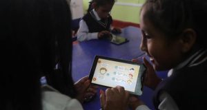 Más de un millón de escolares y maestros de Perú accederán al programa de educación digital promovido por la Fundación Telefónica, de la multinacional española de telecomunicaciones, y por la también española Fundación Bancaria La Caixa, con sede en Barcelona.