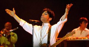 Catorce temas inéditos grabados por Prince pero que compuso originalmente para otros artistas. EFE/Archivo