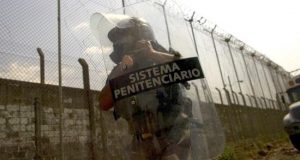 La denominada "Casa Intermedia", construida en el municipio de San José Pinula, atenderá a 60 jóvenes con asesoría pedagógica y psicológica, acceso a gimnasio, clínicas médicas, talleres de herrería, electricidad, panadería, computación o reparación de teléfonos. EFE/Archivo