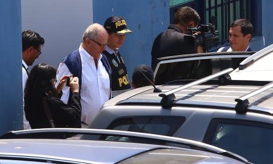 El expresidente peruano Pedro Pablo Kuczynski (3i). EFE/Archivo