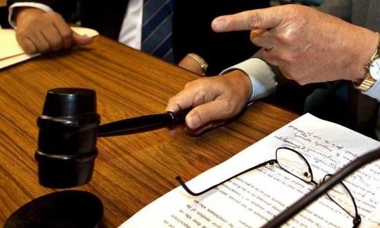 El juez Chávez reprogramó la audiencia para el martes por la mañana, y hasta entonces ordenó que todos los imputados queden bajo custodia policial. EFE/Archivo