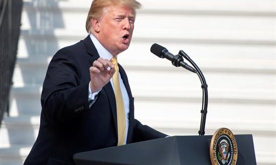 El presidente estadounidense, Donald Trump, defendió hoy a la Asociación Nacional del Rifle (NRA, por sus siglas en inglés), después de que la Fiscalía General de Nueva York haya iniciado una investigación en torno a sus finanzas, y catalogó esta pesquisa de "asedio".