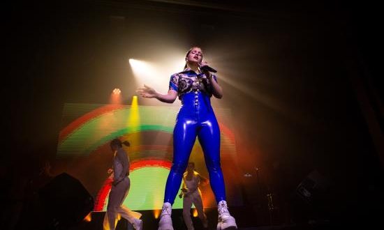 La cantante española Rosalía actúa durante un concierto este lunes, en el Webster Hall de Manhattan, en Nueva York (Estados Unidos). EFE