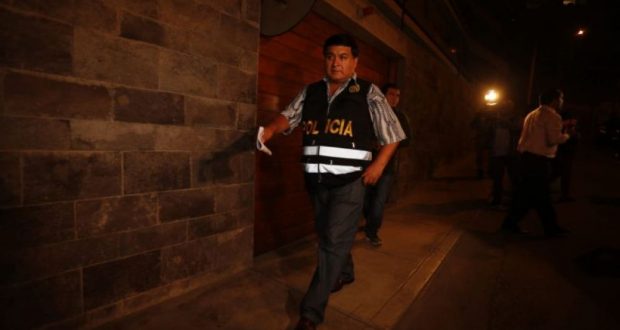 Agentes fueron el jueves por la noche a la vivienda de Donayre en Surco. (Foto: Mario Zapata/GEC)