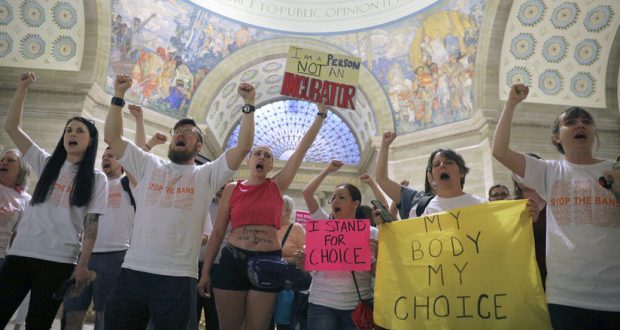 Activistas a favor del aborto en Missouri (EE.UU).