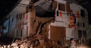 Foto de Bomberos del Perú, muestra los daños causados por el terremoto en una casona antigua de Yurimagua, Alto Amazonas. Domingo 26 de mayo de 2019.