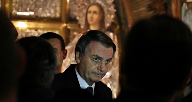 El presidente de Brasil, Jair Bolsonaro, visita la iglesia del Santo Sepulcro en Jerusalén, 1 de abril de 2019.