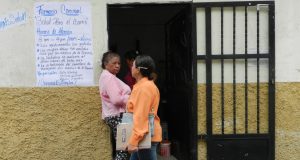 Farmacia "Salud para el barrio" de la 'Comuna Altos de Lídice', en Caracas.