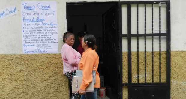 Farmacia "Salud para el barrio" de la 'Comuna Altos de Lídice', en Caracas.