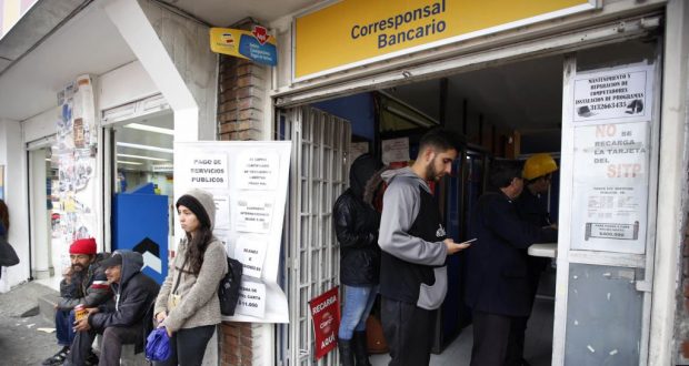 Las autoridades colombianas buscan que los venezolanos que viven en su territorio reciban los mismos beneficios laborales que los de su país para evitar la explotación.