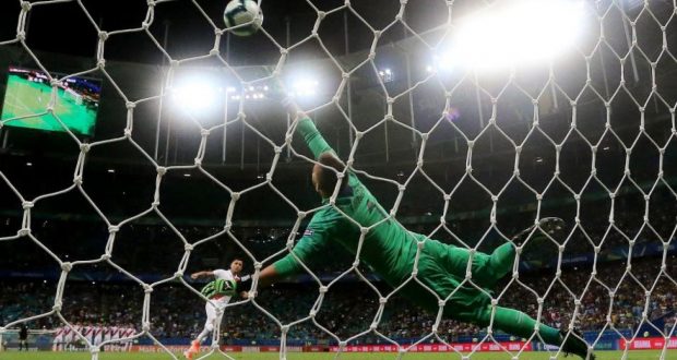 Yoshima Yotún remató el "penal perfecto" según Stephen Hawking. (Foto: Reuters)