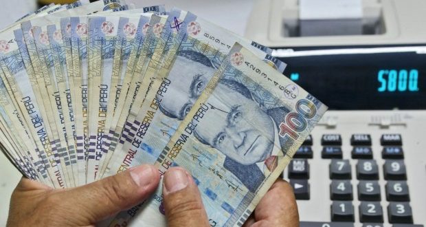 Además de la gratificación, se recibe un 9% más correspondiente a EsSalud; y de estar afiliado a una EPS, se le suma el 6,75%.