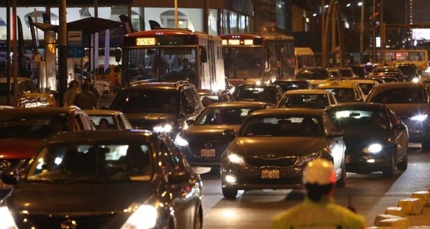 ‘Pico y placa’ en Lima se aplicará entre las 6 y 10 de la mañana y de 5 a 9 de la noche. (Rolly Reyna / Archivo El Comercio)