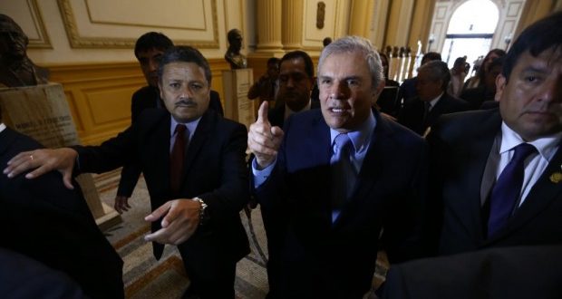 A Luis Castañeda Lossio se le imputan los delitos de colusión y cohecho pasivo propio e impropio. (Foto: Congreso)