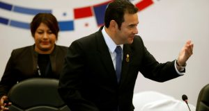 El gobierno de Guatemala emitió un comunicado el domingo 14 de julio de 2019 para anunciar la reprogramación de la reunión entre los presidentes de Guatemala y EE.UU., a la espera de una decisión de la Corte de Constitucionalidad, que es el máximo órgano constitucional del país.