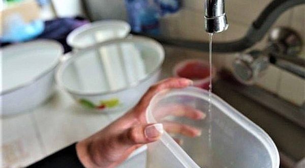 Restricción empieza este viernes 5 de julio. Las cisternas darán agua gratis.