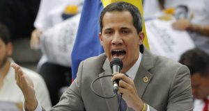 El presidente en disputa Nicolás Maduro pidió a Diosdado Cabello iniciar una "ofensiva" contra los "traidores", como califica a Juan Guaidó y a los diputados del gobierno encargado, por apoyar las sanciones de EE.UU.