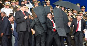 Guardia presidencial venezolana protege al presidente Nicolás Maduro, en Caracas, el 4 de agosto de 2018.