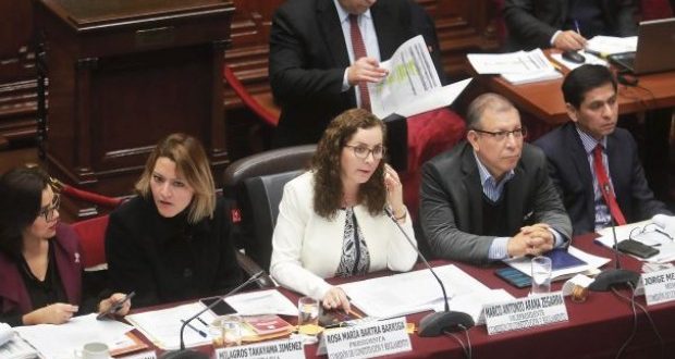 Rosa Bartra presidió la Comisión de Constitución en el período 2018-2019. Ahora busca el apoyo para repetir el cargo. En su período se discutieron los proyectos de la reforma política.(Foto:GEC)