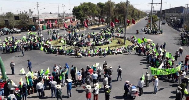 Desde el lunes, sindicatos que integran la Federación Departamental de Trabajadores de Arequipa, así como organizaciones sociales de toda la región se han sumado al paro. (Foto. Zenaida Condori)