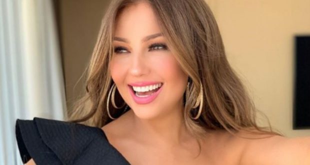 La cantante mexicana Thalía publicó una tierna foto sonriendo con su hija Sabrina, de 12 años. (Foto:thalia)