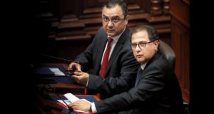 Las presentaciones de los ministros Carlos Oliva y Francisco Ísmodes en el pleno duraron 37 minutos cada una. (Foto: Hugo Pérez / GEC)