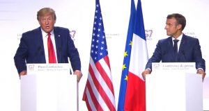 El presidente de EE.UU. Donald Trump (izquierda) y el presidente de Francia, Emanuel Macron, ofrecen conferencia de prensa conjunta al final de la cumbre del G-7 en Francia el lunes, 26 de agosto, de 2019.