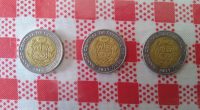 Monedas peruanas de dos soles, fotografía de archivo de 2023.
